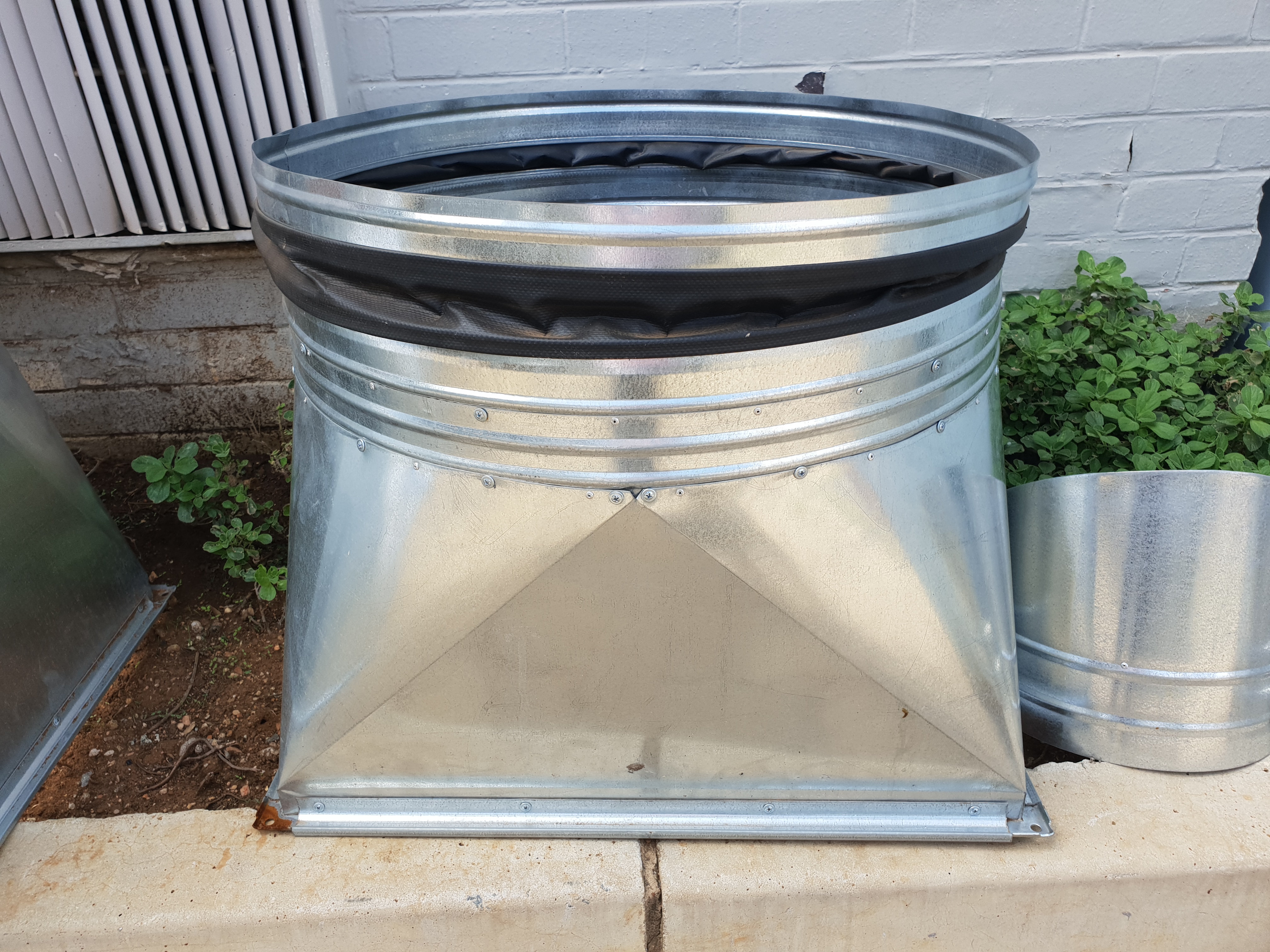Square to round ducting transition component